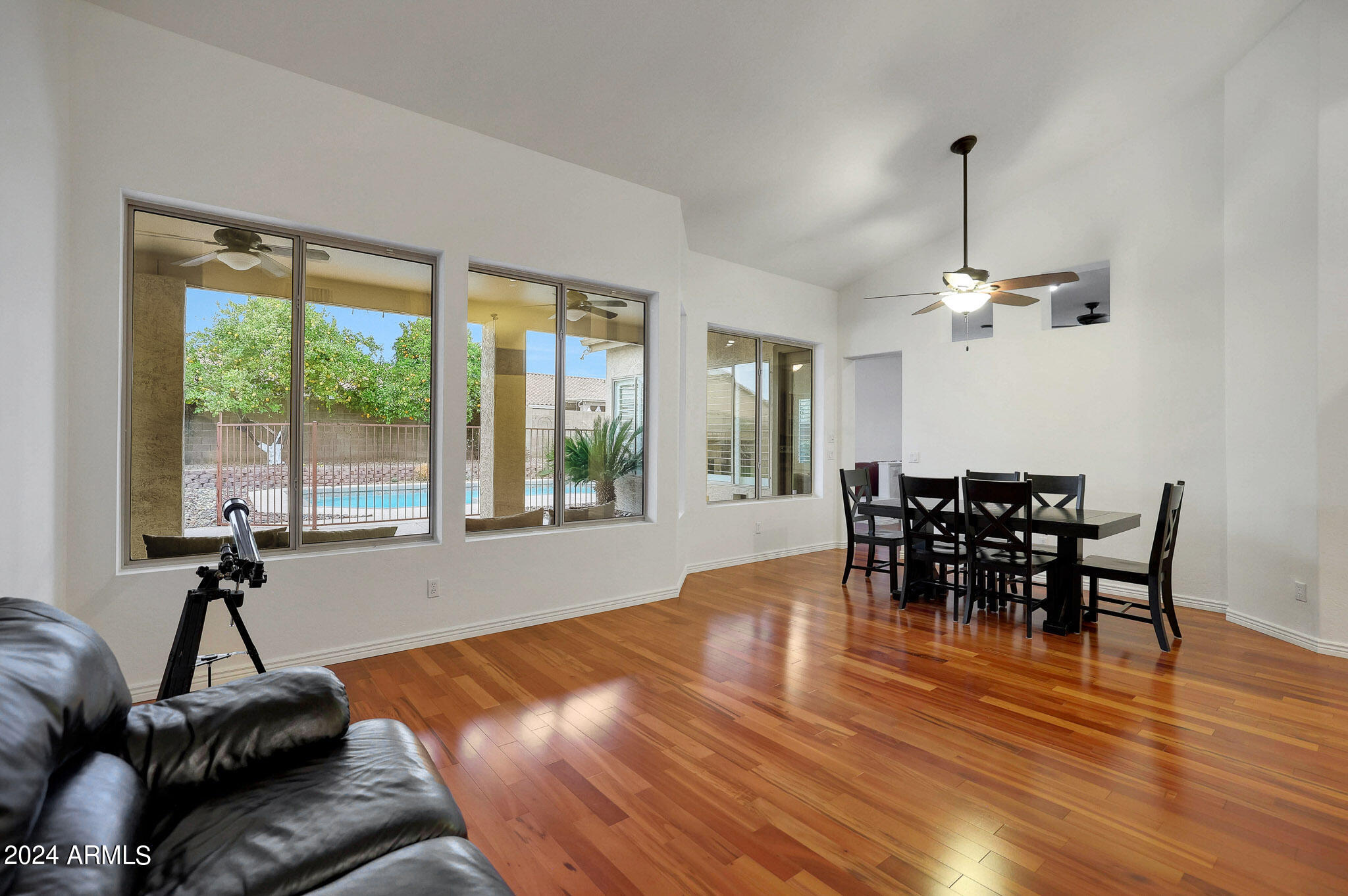 4320 East Swilling Road Phoenix, AZ 85050 - Photo 10 of 39 Living Room