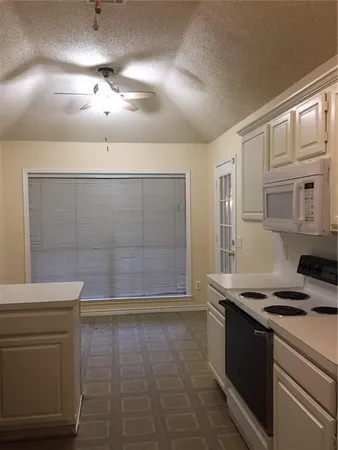$2,300 | 2127 Dover Drive, Carrollton, TX 75006