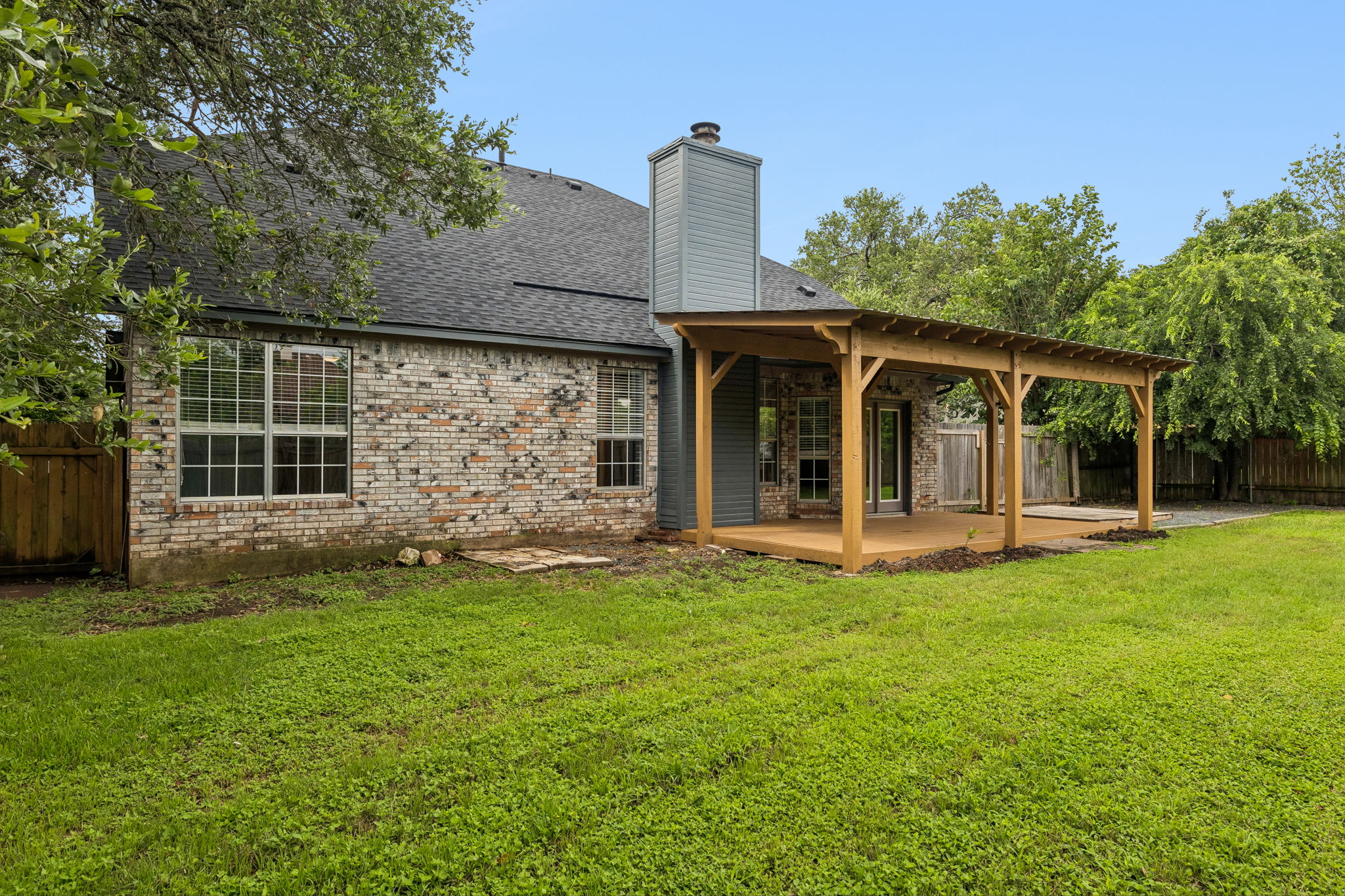 10400 O'Rourk Lane Austin, TX 78739 - Photo 29 of 33 a view of a house with a yard and sitting area
