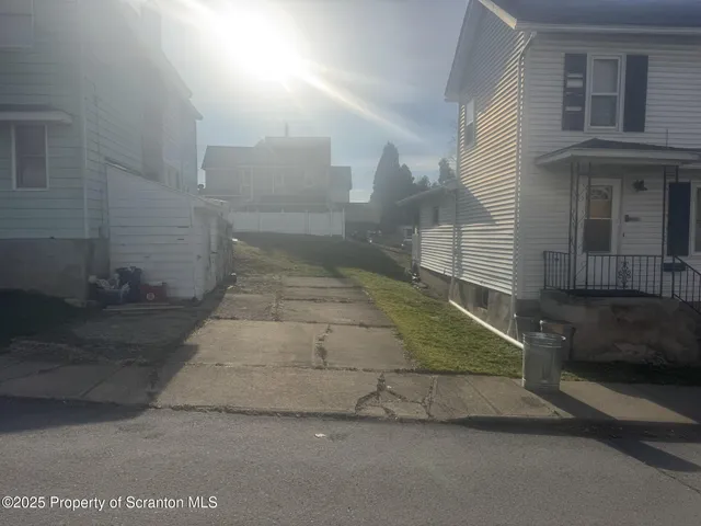 $1,050 | 2001 Price Street, Unit 2, Scranton, PA 18504