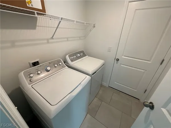 a view of a livingroom with an empty space