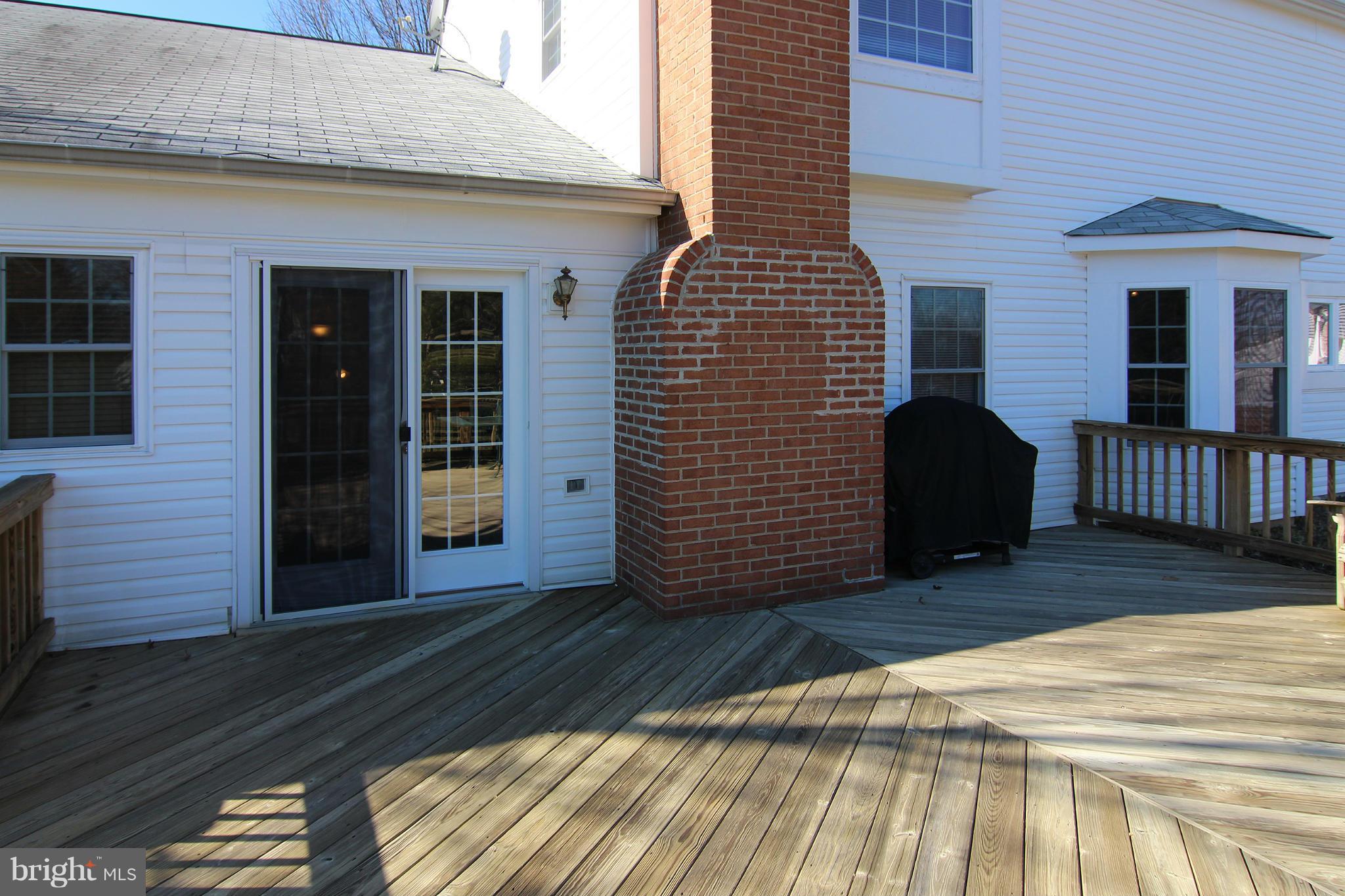 122 Minor Road Sterling, VA 20165 - Photo 27 of 30 Exterior (Rear)
