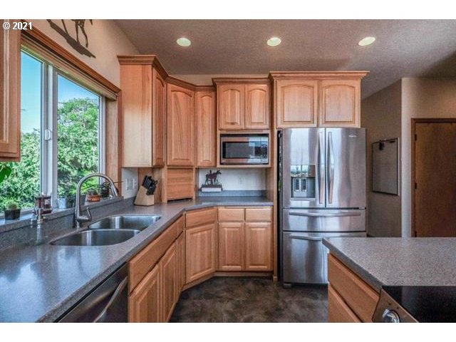 38891 Hungry Hill Road Scio, OR 97374 - Photo 3 of 32 Gallery Image 3