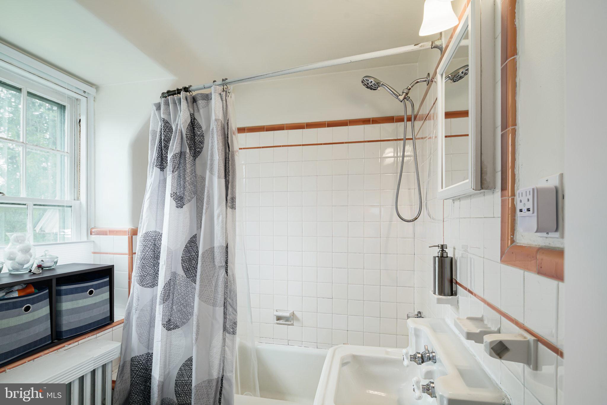 900 Church Road Wyncote, PA 19095 - Photo 18 of 30 Upstairs full bathroom