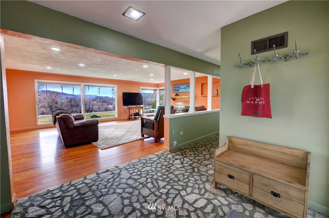 736 West Ridge Drive Omak, WA 98841 - Photo 8 of 39 Gallery Image 8