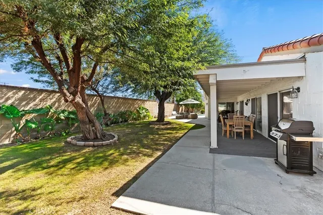 a view of a house with entertaining space