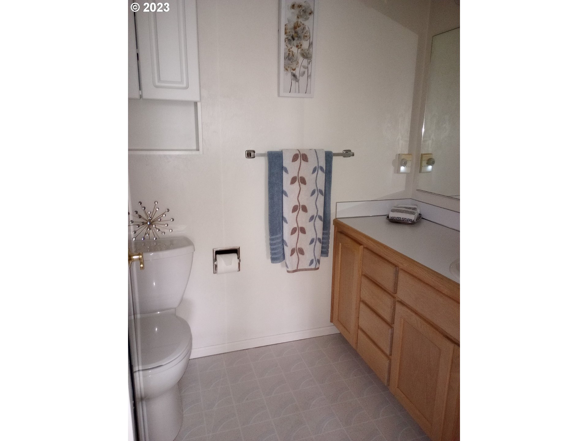 2215 Ridgeway Drive Eugene, OR 97401 - Photo 12 of 18 Gallery Image 12