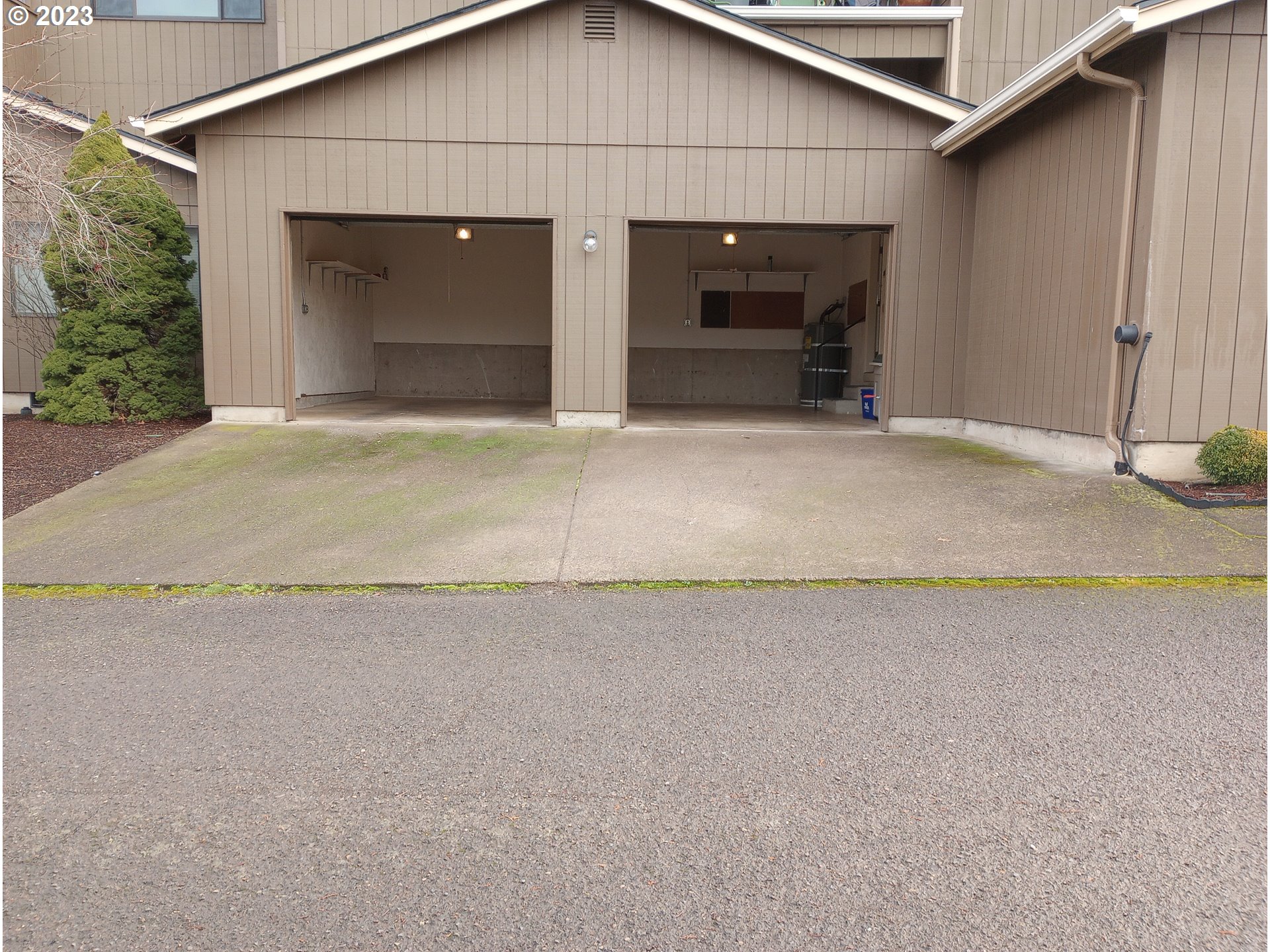 2215 Ridgeway Drive Eugene, OR 97401 - Photo 2 of 18 Gallery Image 2