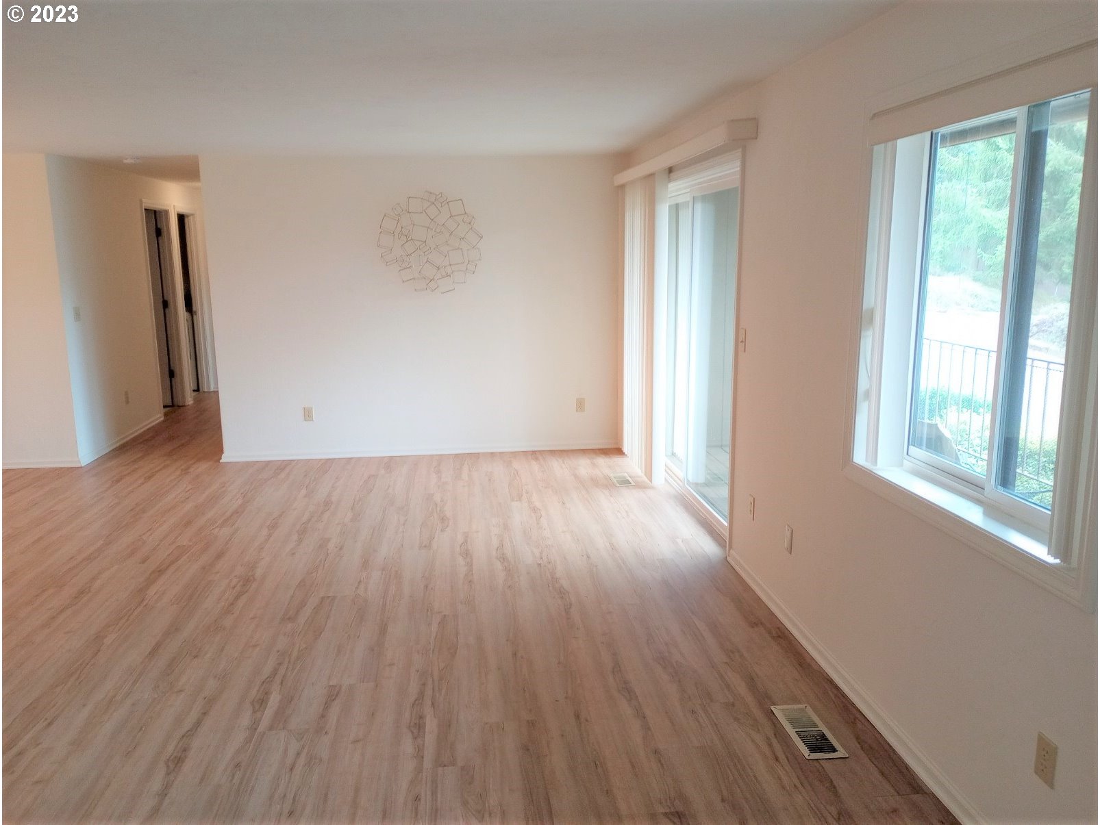 2215 Ridgeway Drive Eugene, OR 97401 - Photo 5 of 18 Gallery Image 5