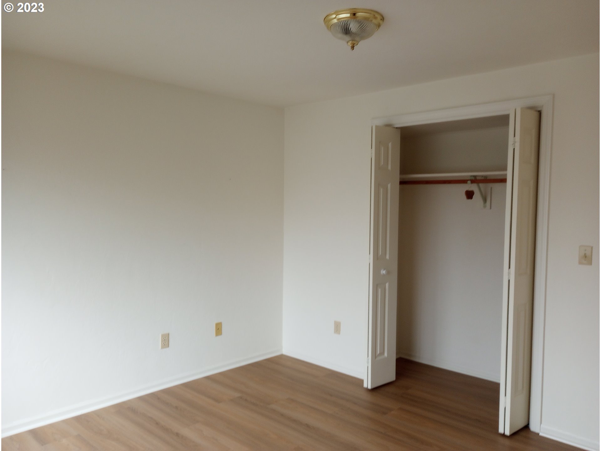 2215 Ridgeway Drive Eugene, OR 97401 - Photo 6 of 18 Gallery Image 6