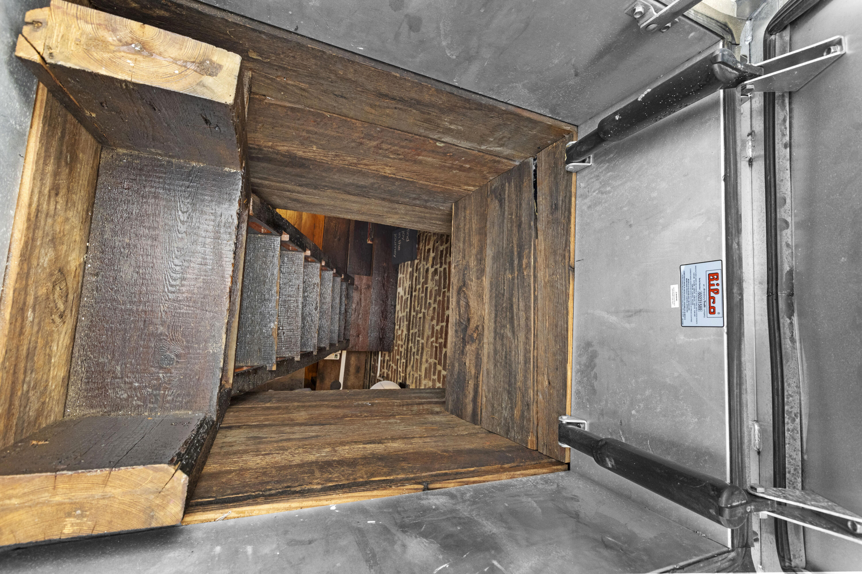 32 State Street Charleston, SC 29401 - Photo 36 of 48 Rooftop Access Ladder