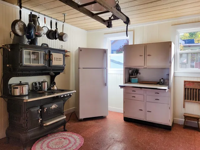 $199,000 | 325 Water Street, Iola, WI 54945