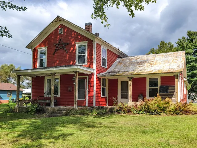 $199,000 | 325 Water Street, Iola, WI 54945