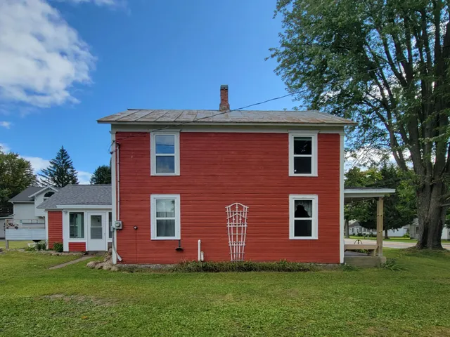 $199,000 | 325 Water Street, Iola, WI 54945