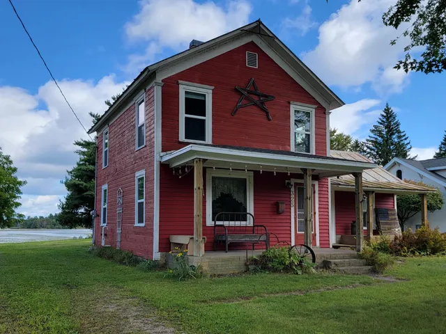 $199,000 | 325 Water Street, Iola, WI 54945