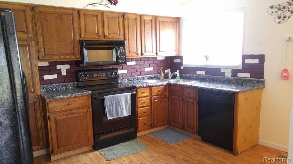7121 Lapeer Road Davison, MI 48423 - Photo 30 of 31 kitchen 2.jpg