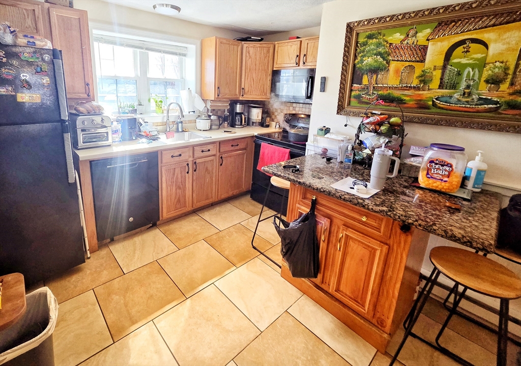 3 Maple Crest Circle, Unit B Holyoke, MA 01040 - Photo 2 of 7