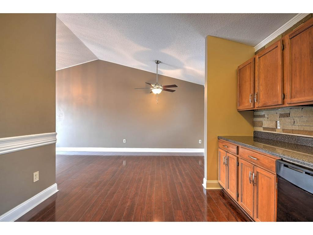 252 Springview Drive Gray, TN 37615 - Photo 10 of 33 Looing into Dining Area