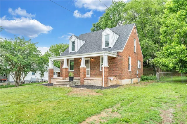 $1,600 | 1602 Redwood Road Southeast, Roanoke, VA 24014