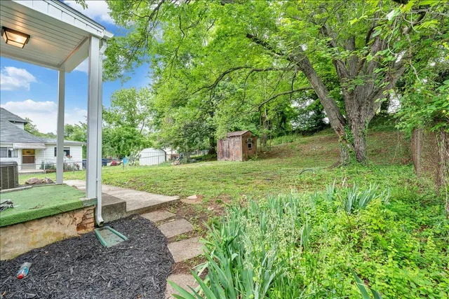 $1,600 | 1602 Redwood Road Southeast, Roanoke, VA 24014