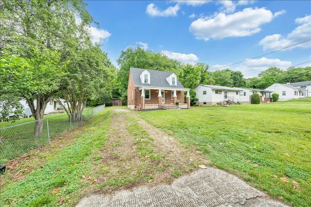 $1,600 | 1602 Redwood Road Southeast, Roanoke, VA 24014