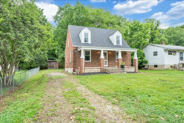 $1,600 | 1602 Redwood Road Southeast, Roanoke, VA 24014