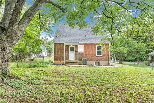 $1,600 | 1602 Redwood Road Southeast, Roanoke, VA 24014