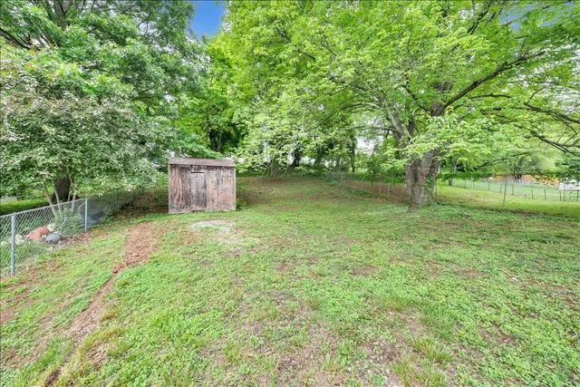 $1,600 | 1602 Redwood Road Southeast, Roanoke, VA 24014