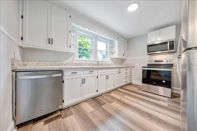 $1,600 | 1602 Redwood Road Southeast, Roanoke, VA 24014