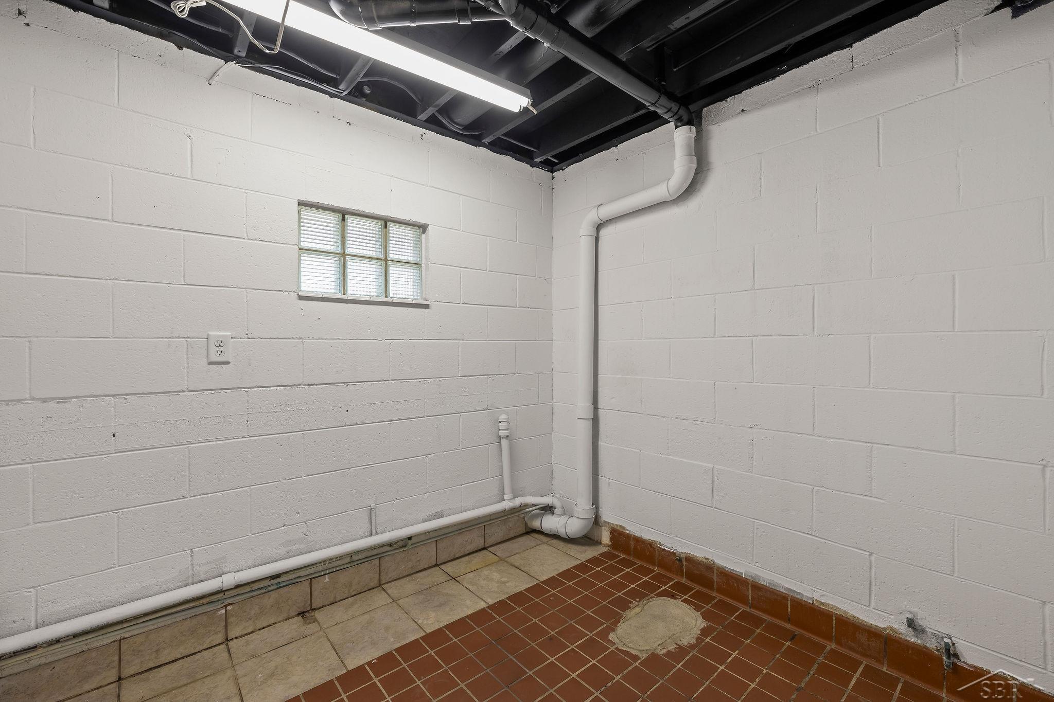 4211 Pruess Road Freeland, MI 48623 - Photo 43 of 58 50119276-42.JPG