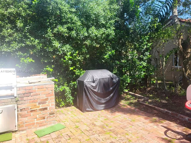 a view of a back yard of the house