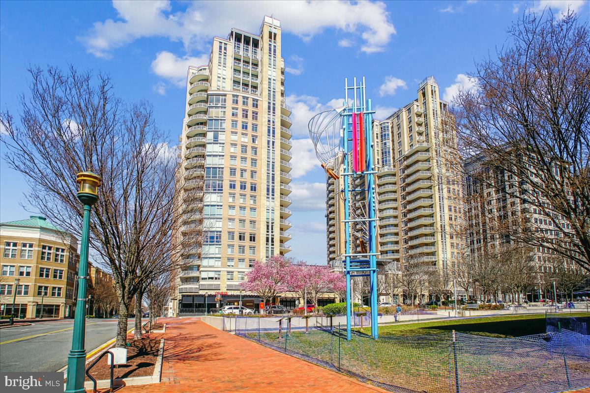 1833 Ivy Oak Square, Unit 49 Reston, VA 20190 - Photo 25 of 33 Reston Town Center