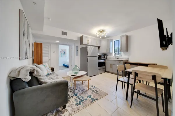 $2,900 | 2162 Southwest 14th Terrace, Unit 101, Miami, FL 33145