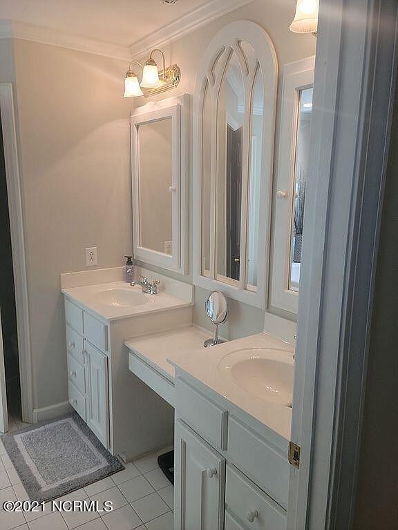 105 Nyon Road New Bern, NC 28562 - Photo 15 of 22 Master bathroom