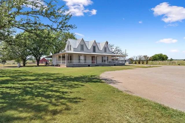 a view of a house with a big yard