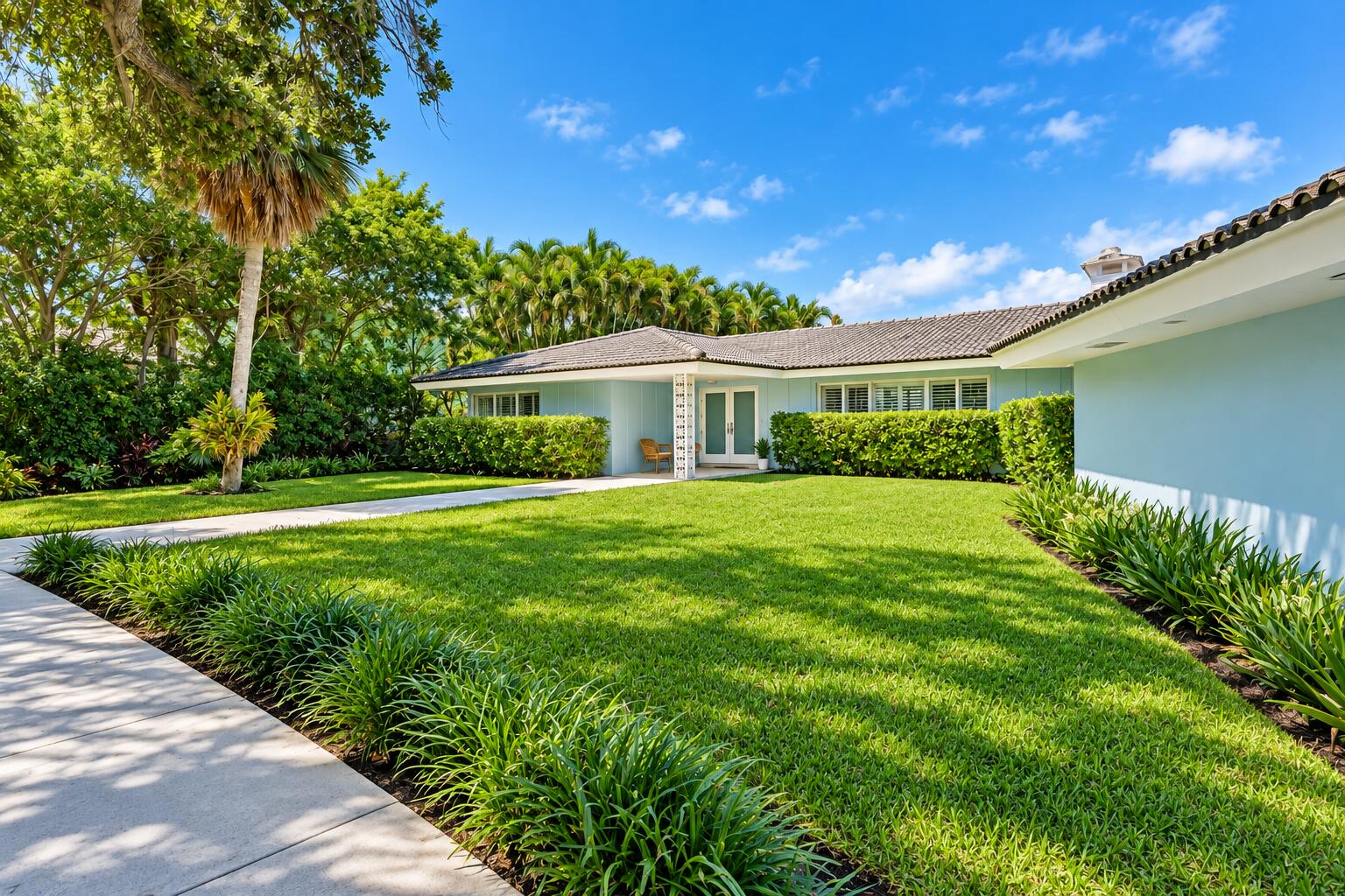 1141 Banyan Road Boca Raton, FL 33432 - Photo 3 of 26 3