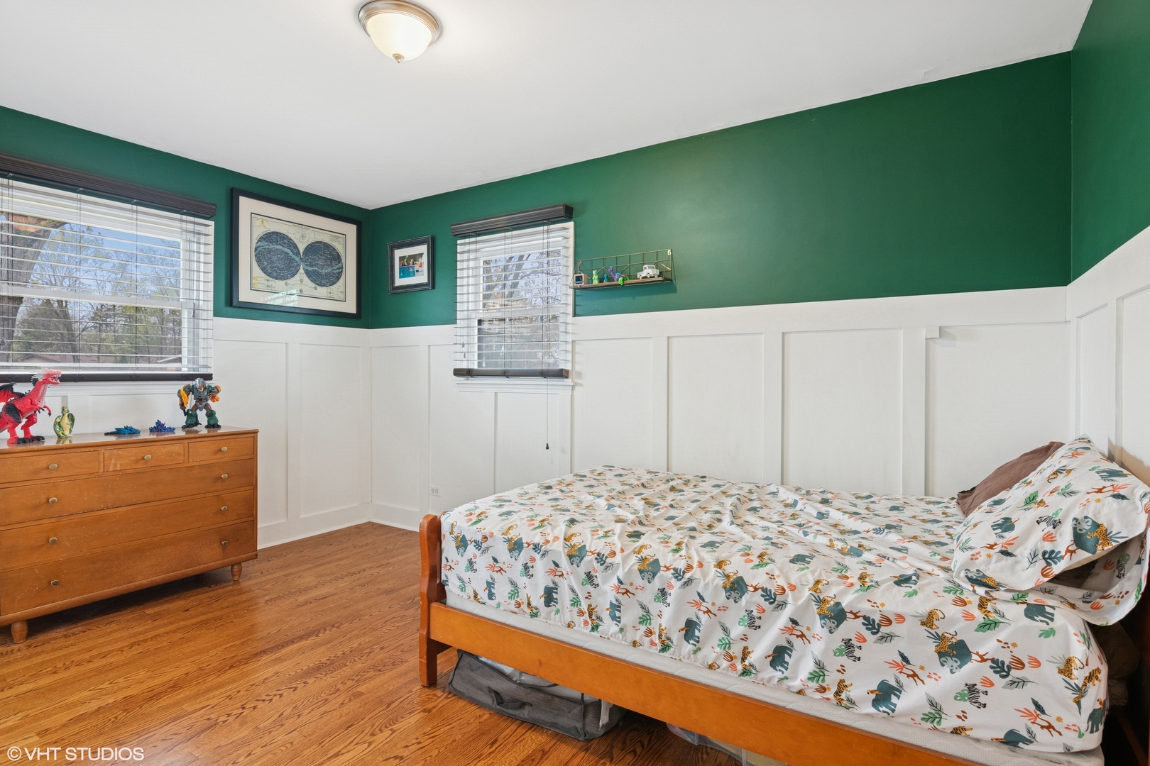 167 Glendale Street Wheeling, IL 60090 - Photo 14 of 22 a bedroom with a bed and wooden floor