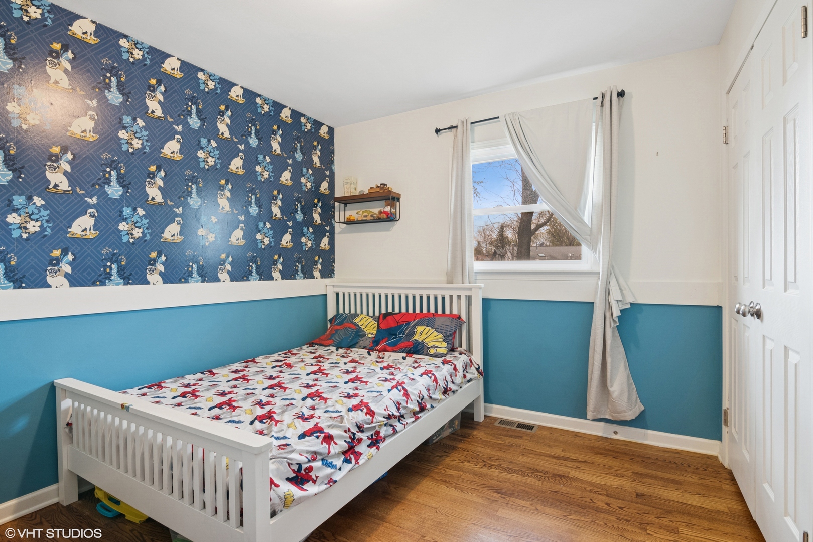 167 Glendale Street Wheeling, IL 60090 - Photo 15 of 22 a bedroom with a bed and a window