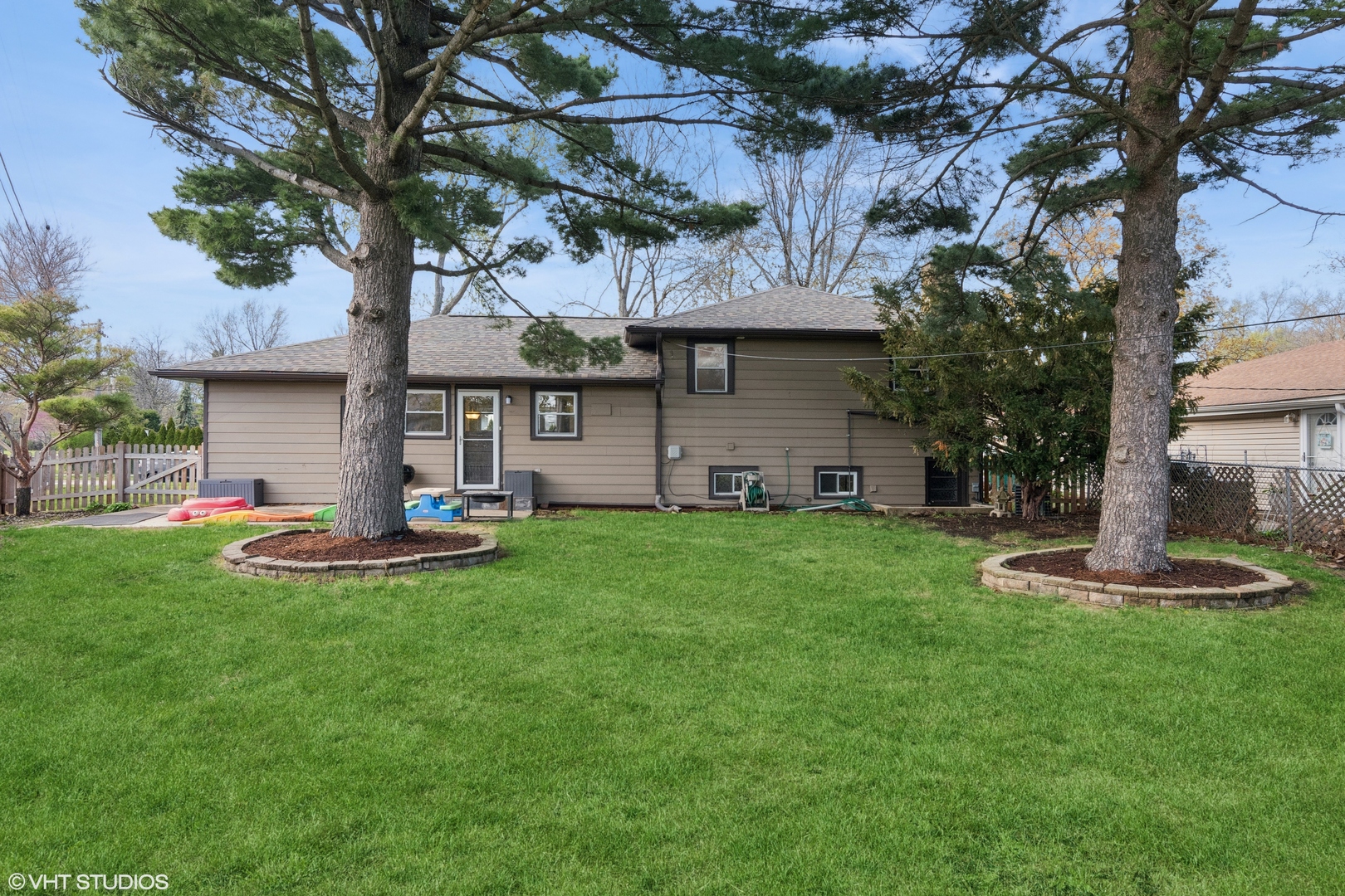 167 Glendale Street Wheeling, IL 60090 - Photo 19 of 22 a house view with a sitting space and garden