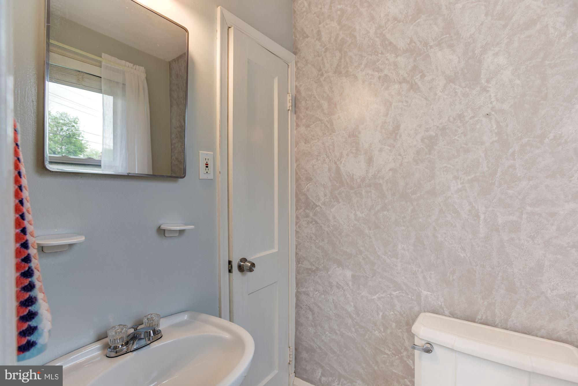 405 Waveland Road Baltimore, MD 21228 - Photo 15 of 29 En-Suite Half Bath