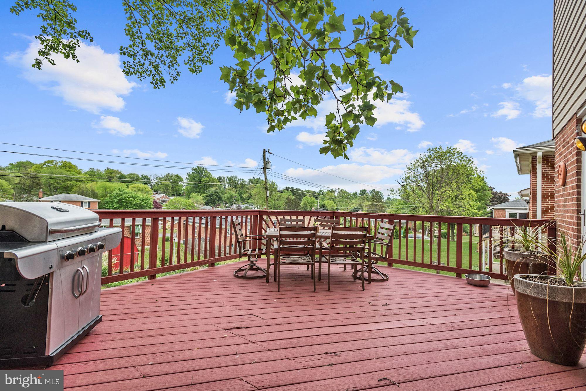 405 Waveland Road Baltimore, MD 21228 - Photo 21 of 29 Deck | View