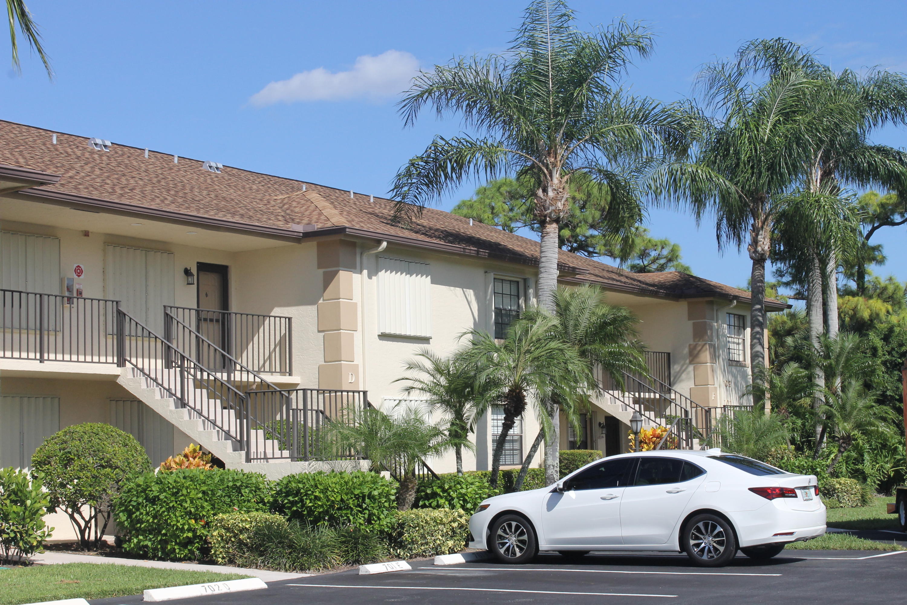 701 Pinecrest Circle, Unit E Jupiter, FL 33458 - Photo 2 of 28 IMG_9486
