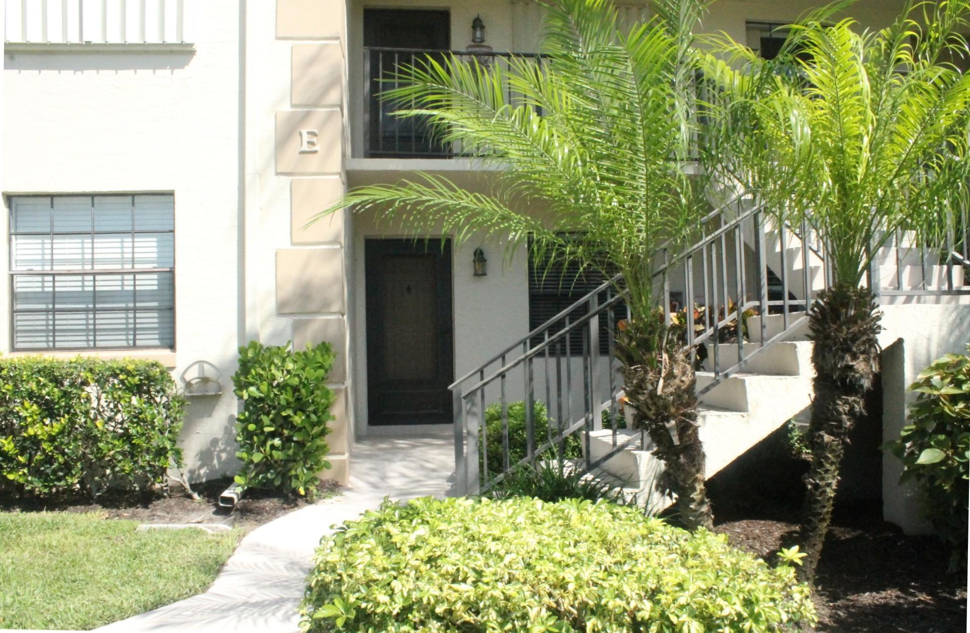 701 Pinecrest Circle, Unit E Jupiter, FL 33458 - Photo 3 of 28 IMG_2357