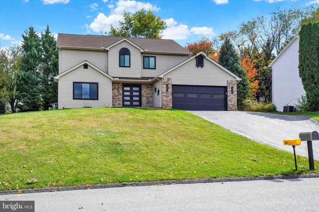 a view of a house with a yard and garage