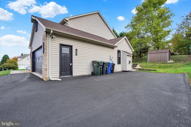 $414,900 | 306 Mohawk Drive, Red Lion, PA 17356