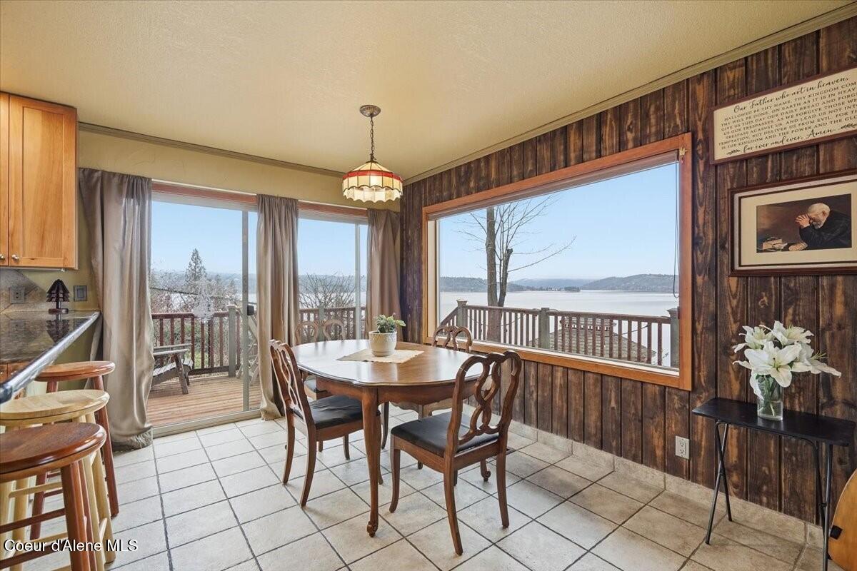 2395 South Silver Beach Road Coeur D'Alene, ID 83814 - Photo 15 of 47 Lake View Dining