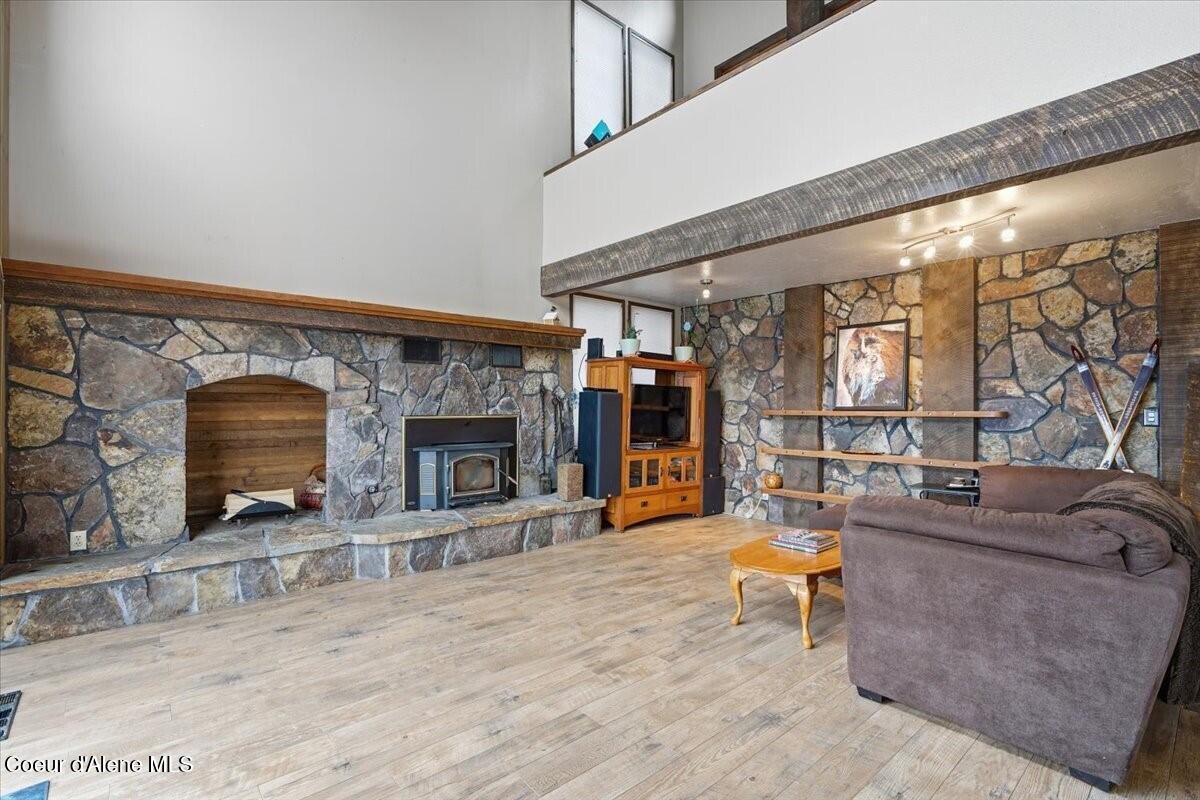 2395 South Silver Beach Road Coeur D'Alene, ID 83814 - Photo 24 of 46 Soaring Ceilings