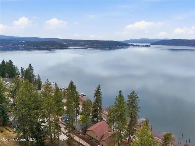 $1,595,000 | 2395 South Silver Beach Road, Coeur D'Alene, ID 83814