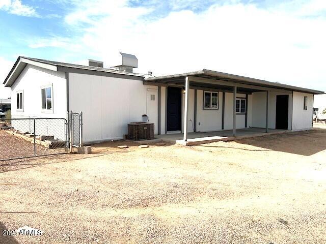 2853 East Marco Polo Road Phoenix, AZ 85050 - Photo 4 of 25 a view of a backyard of the house