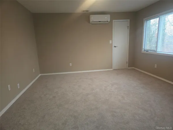 $2,300 | 19 Cardinal Lane, East Islip, NY 11730